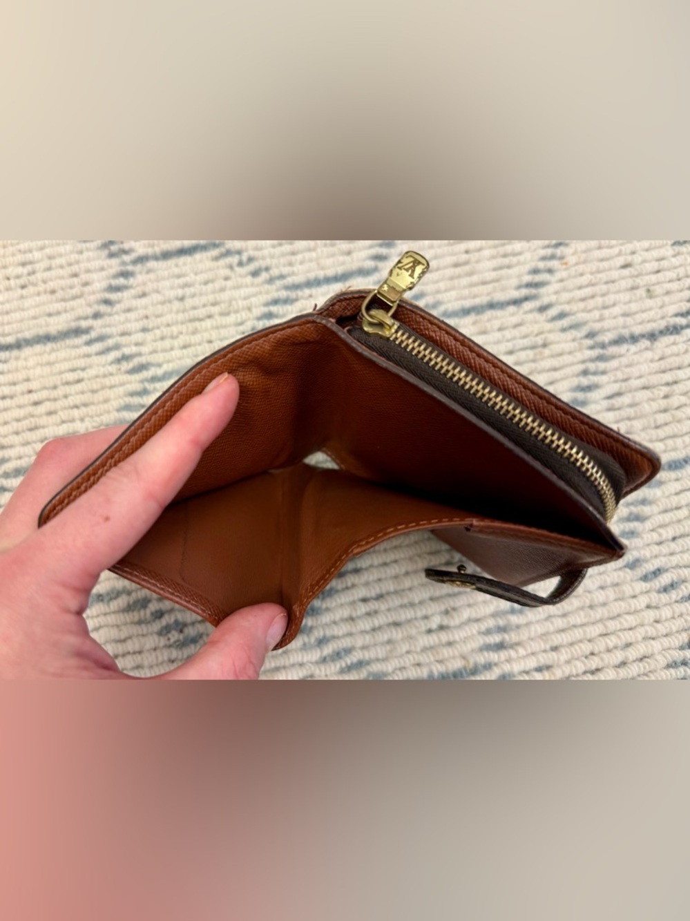 LOUIS VUITTON Vintage Y2K Classic Brown Monogram Leather Compact Bi-Fold Wallet - Picture 15 of 16